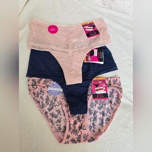 NWT Maidenform Bundle Of Panties Size Small